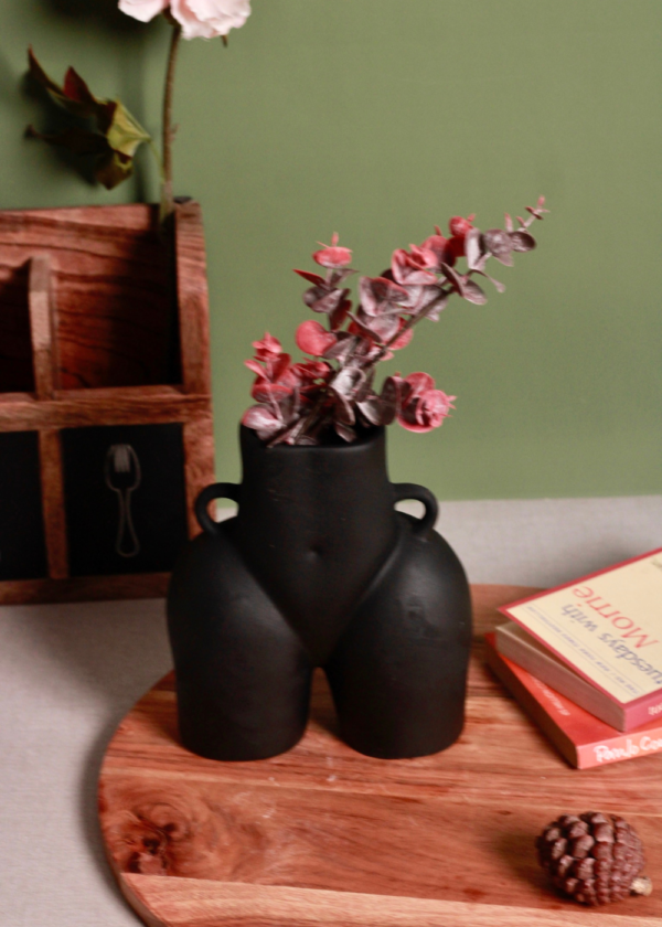 Black Body Vase