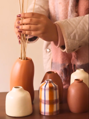 1_de701d9e-c738-4e74-b35c-8c8300c6df59.png Set of 6 Small Vases