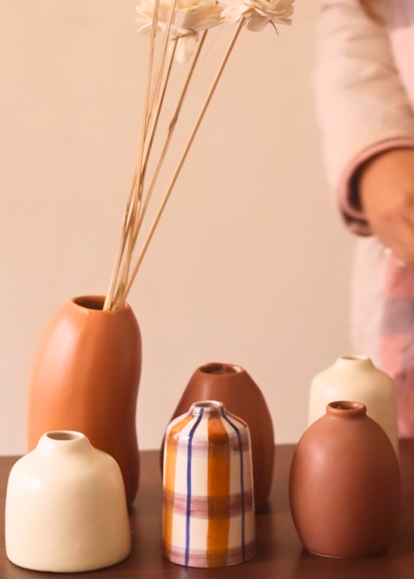 2_4b2e6ee6-b65b-4c82-a5be-291d0ac8afde.png Set of 6 Small Vases