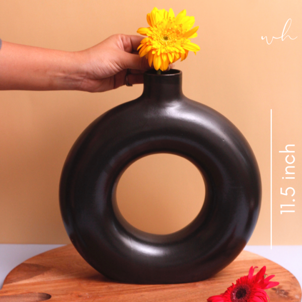 50_4d55540e-c415-47ce-8303-59112249b591.png Large Donut Vase - Black