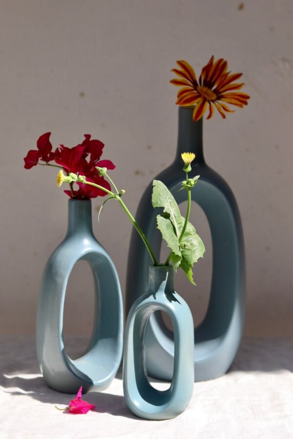Grey Contour Vase - Mid